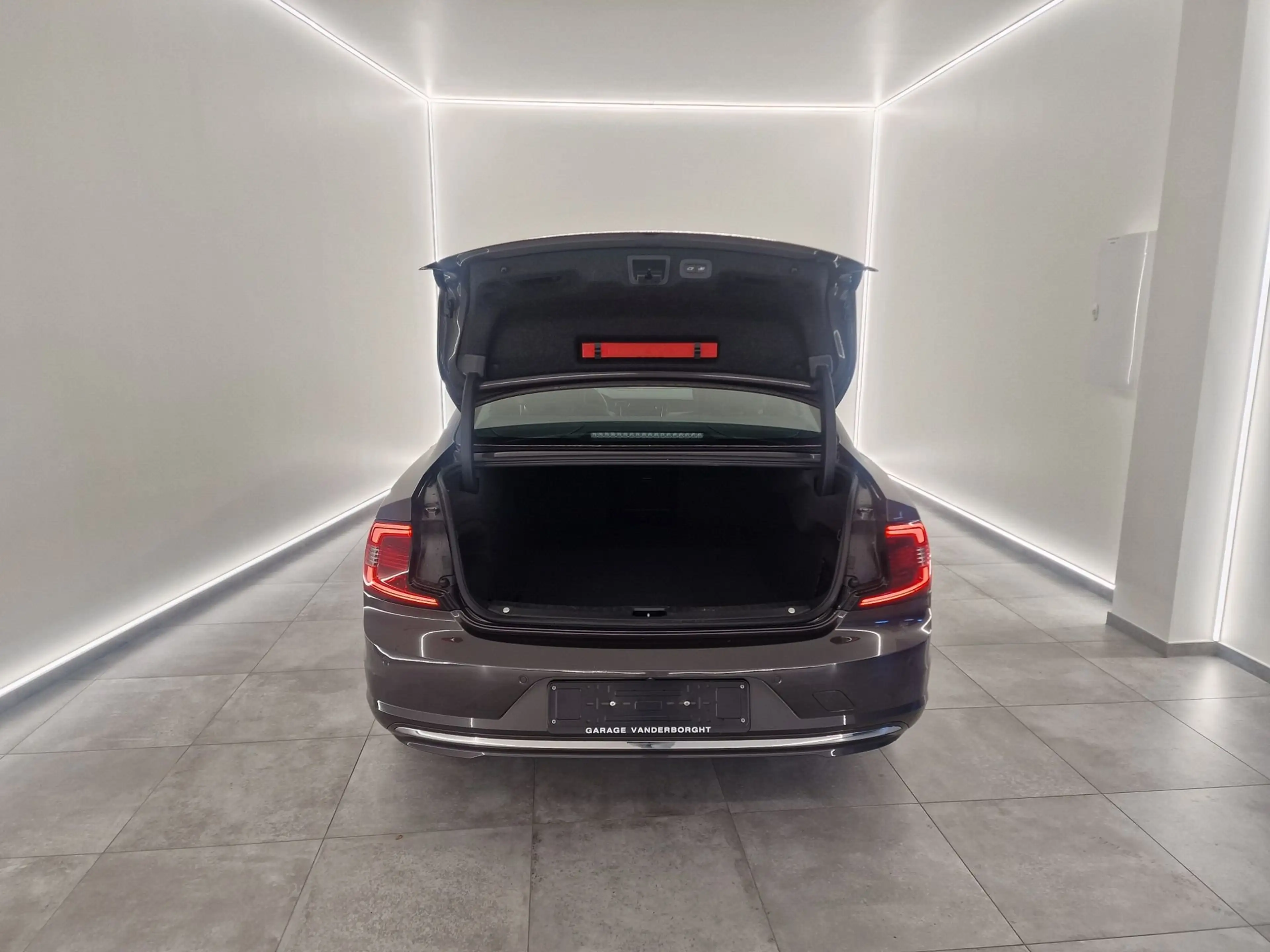 Volvo S90 PLUS HYBRID BENZINE AUTOMAAT+LUCHTVERING — photo 4