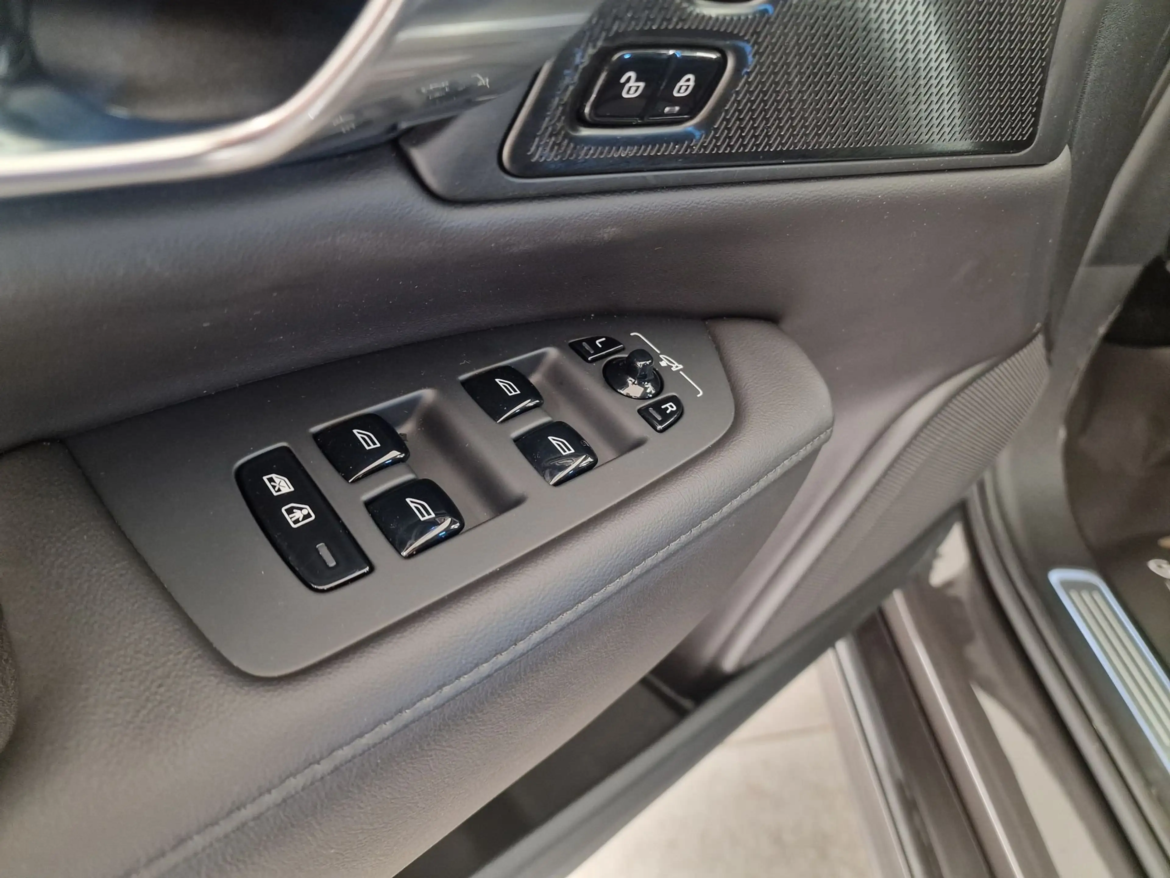 Volvo S90 PLUS HYBRID BENZINE AUTOMAAT+LUCHTVERING — photo 9