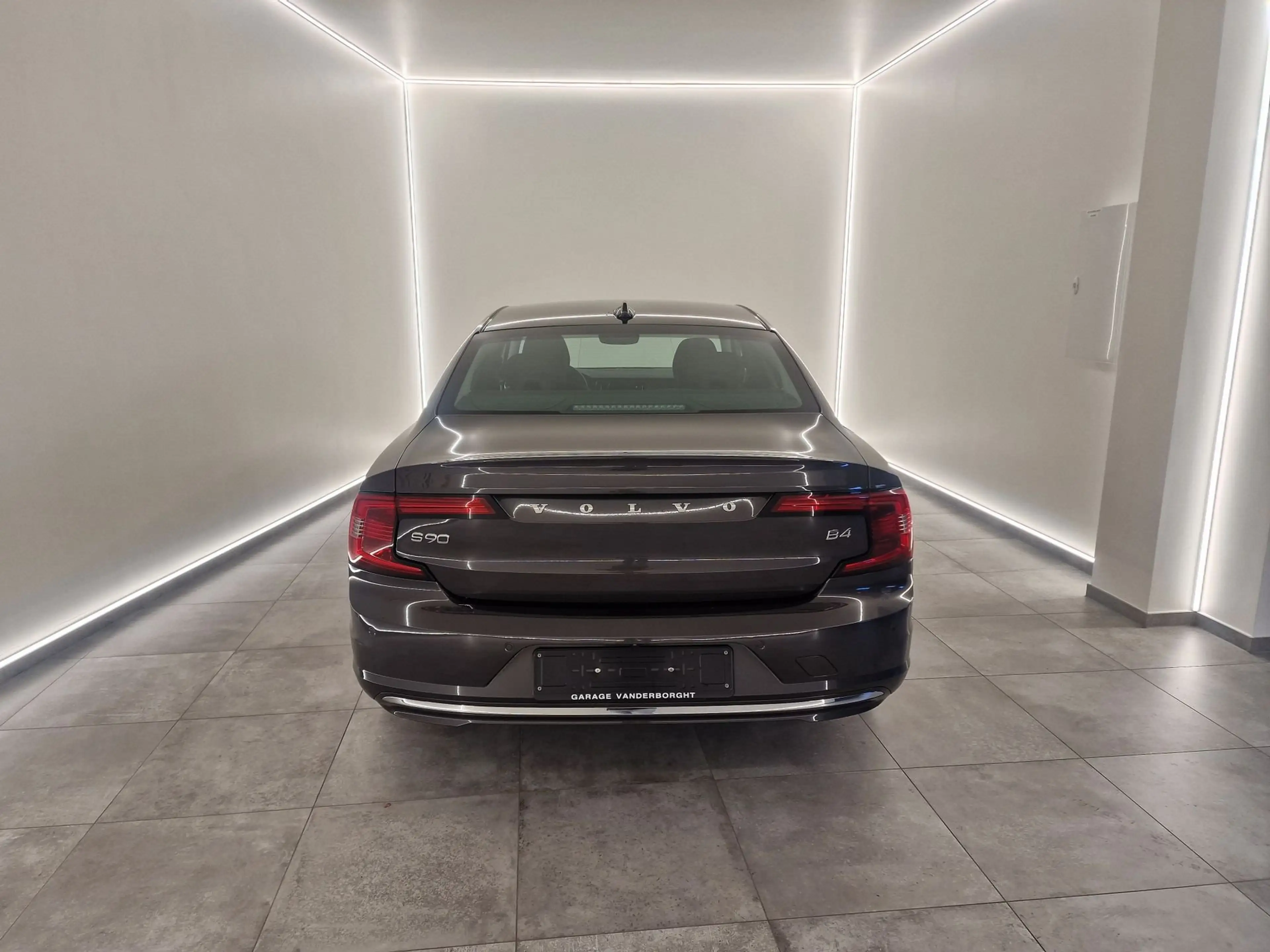 Volvo S90 PLUS HYBRID BENZINE AUTOMAAT+LUCHTVERING — photo 2