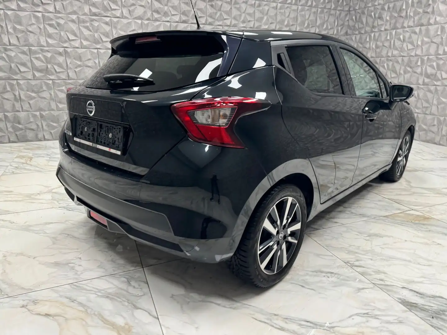 Nissan Micra Tekna *21.686km* Schwarz - 2