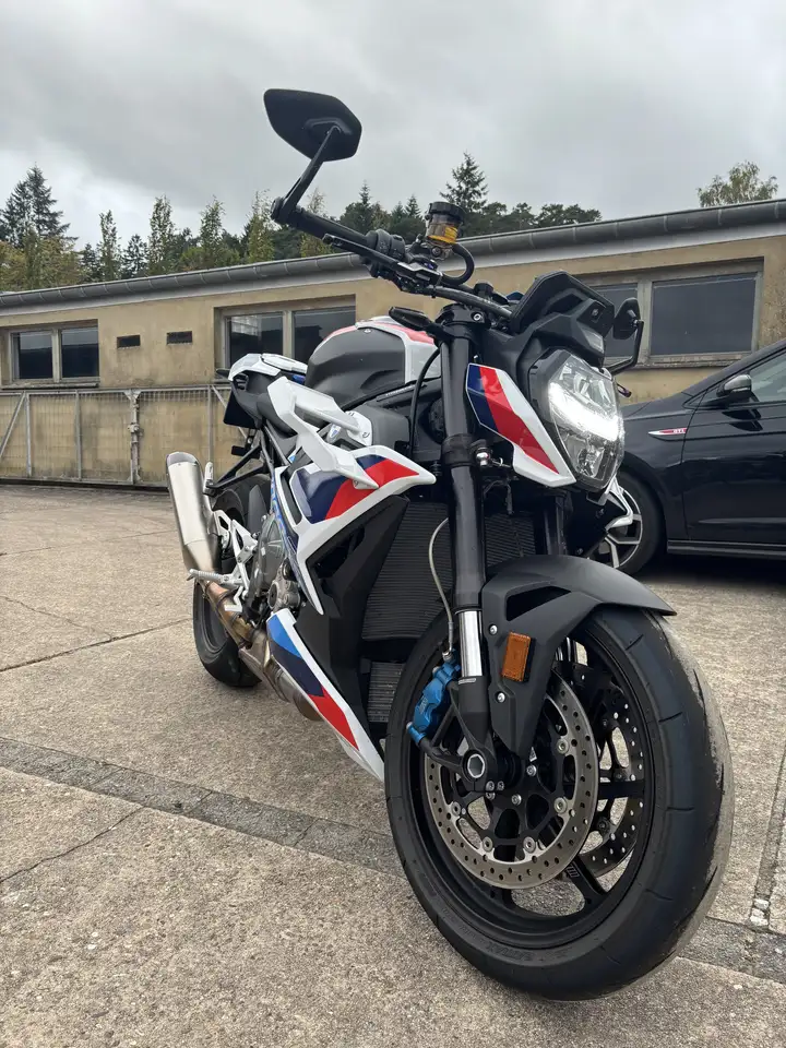 BMW M 1000 R