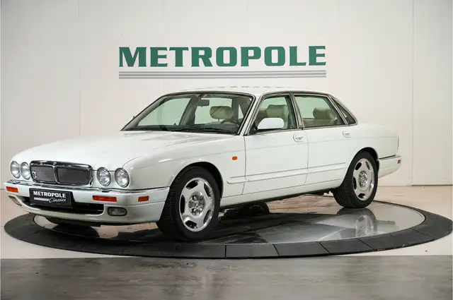 Jaguar XJR 4.0 Handgeschakeld M1100