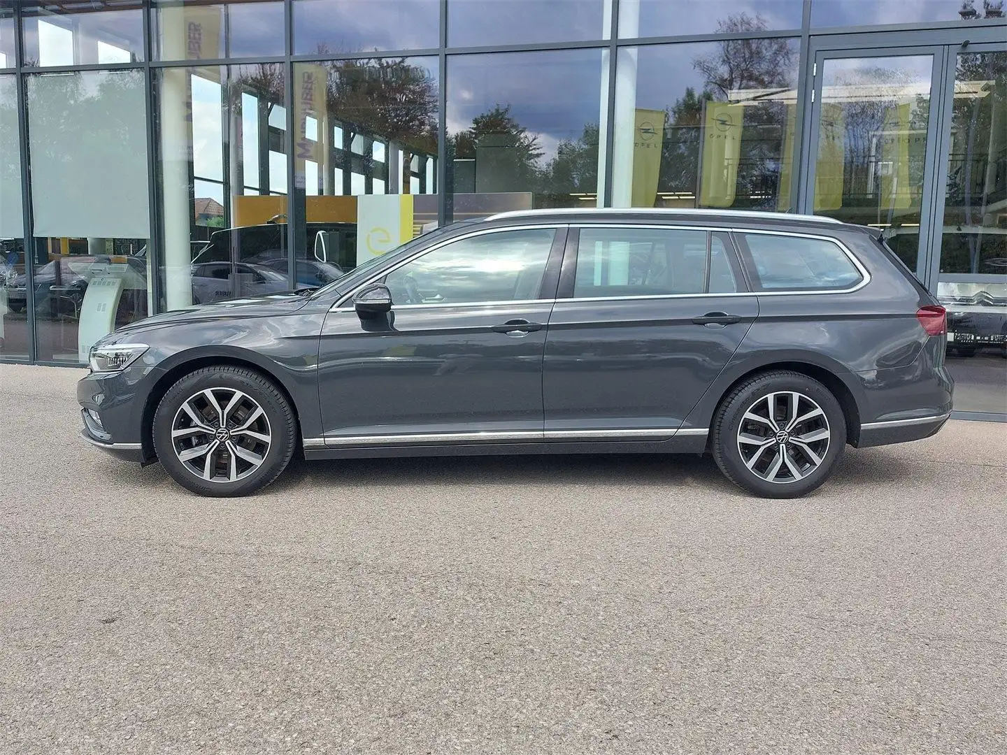 Volkswagen Passat Variant 2.0 TDI DSG R-Line MATRIX SKY LEDER Grau - 2