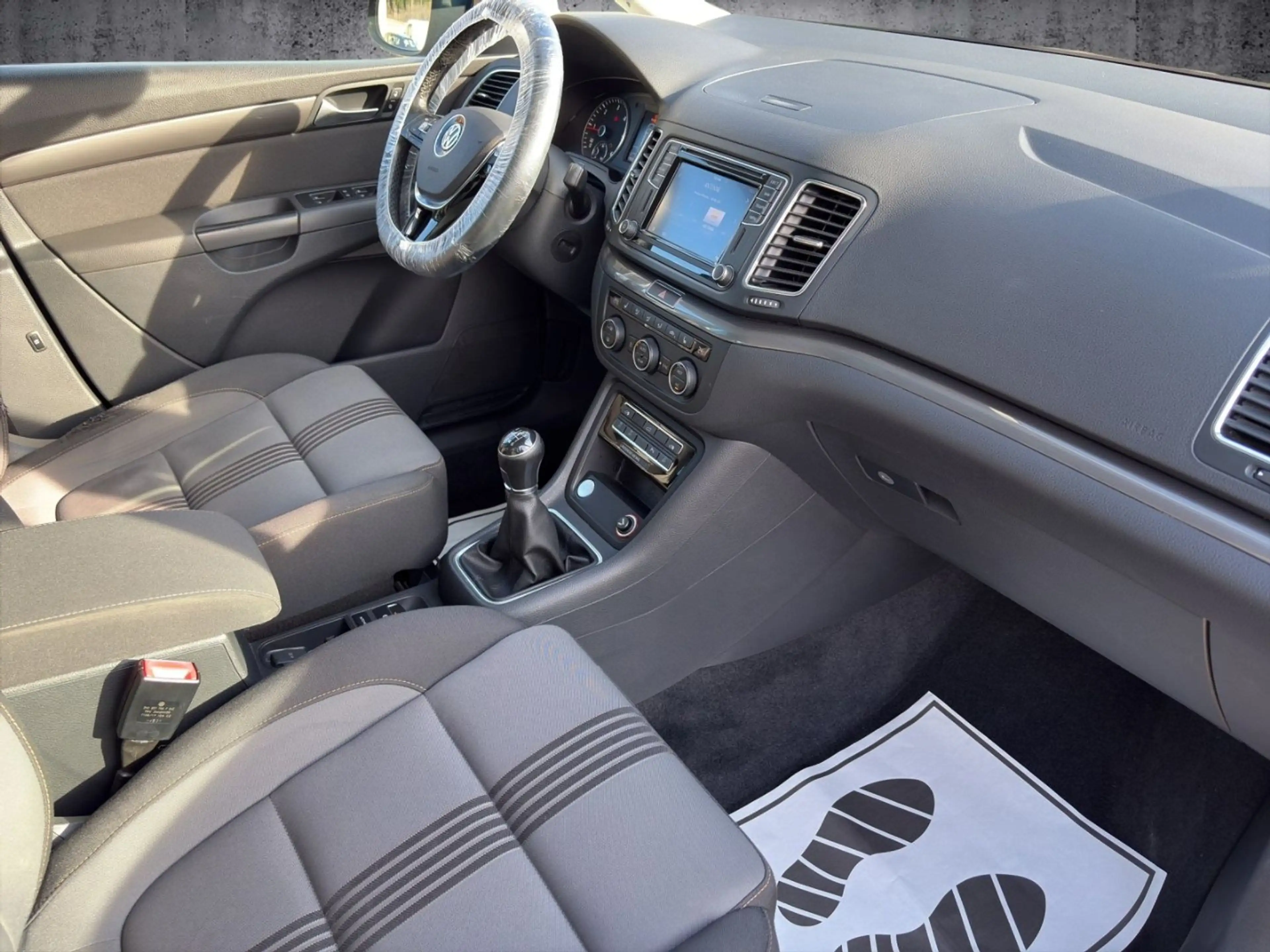 Volkswagen Sharan 2.0 TDI BlueMotionTech Comfortline — photo 13