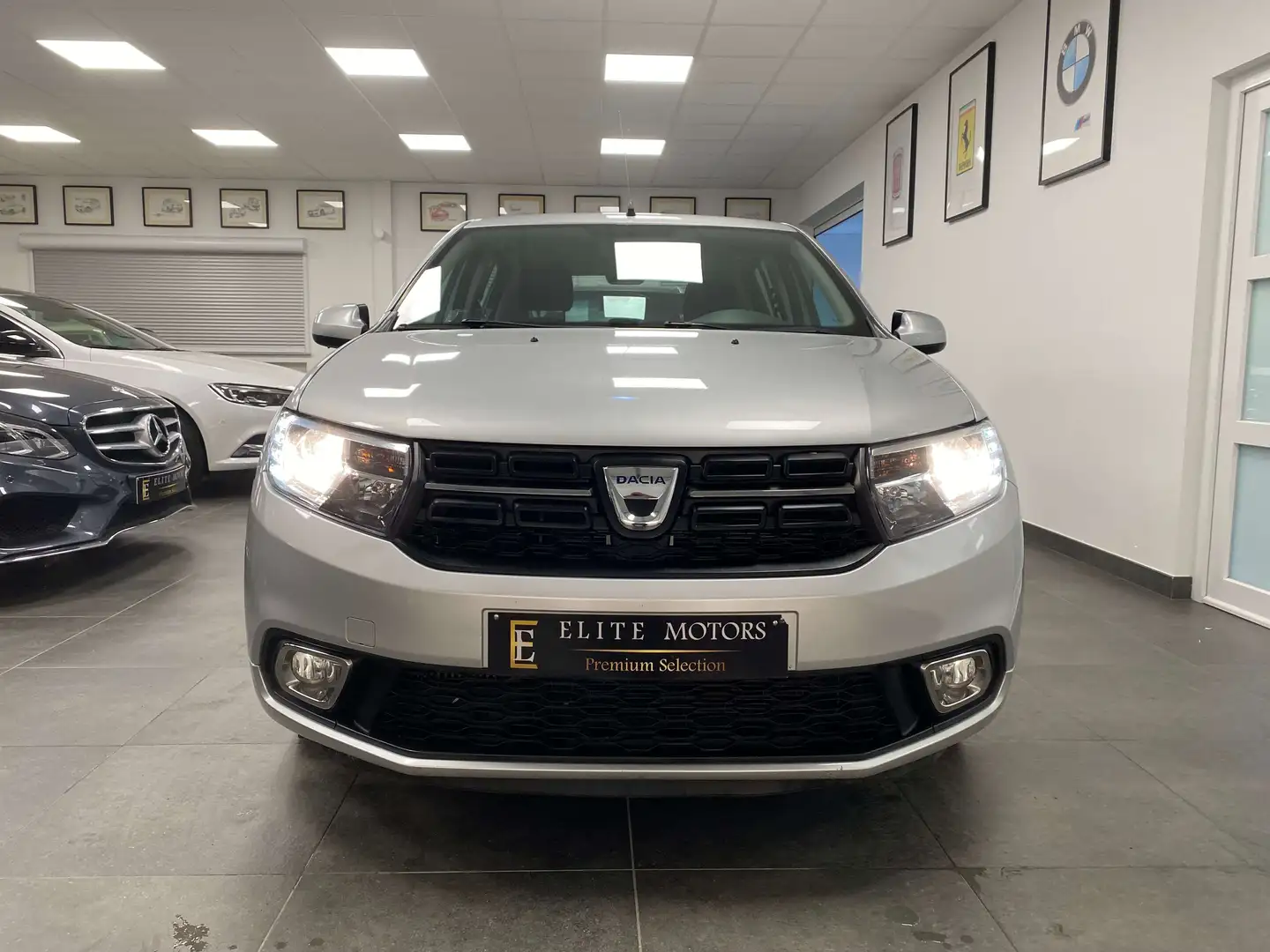 Dacia Sandero 1.5 dCi Lauréate AUTO / 1erMAIN/ ETAT NEUF Argent - 2