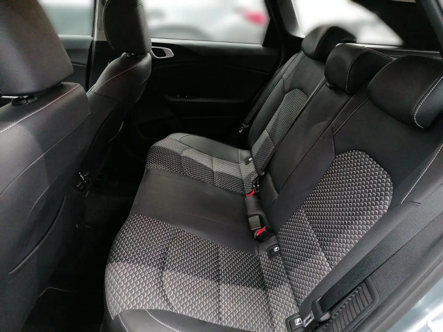 Kia Ceed SW 1.6 PHEV Spirit Technologie&Sitz Paket Silver - 2