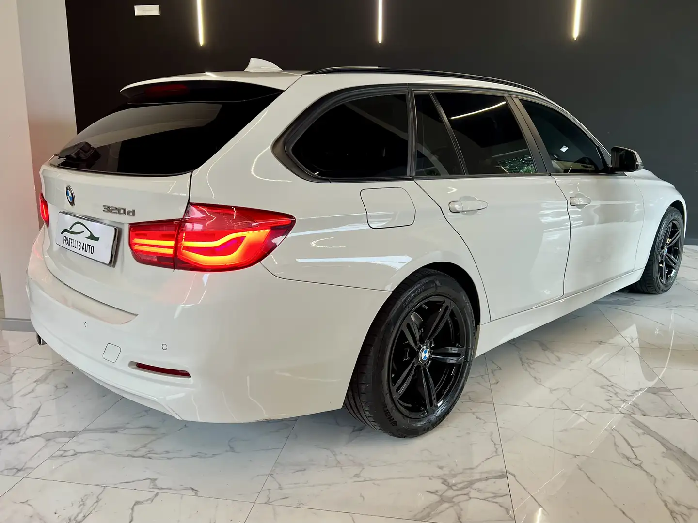 BMW 320 d Touring Sport Auto 190CV Euro 6 Bianco - 2