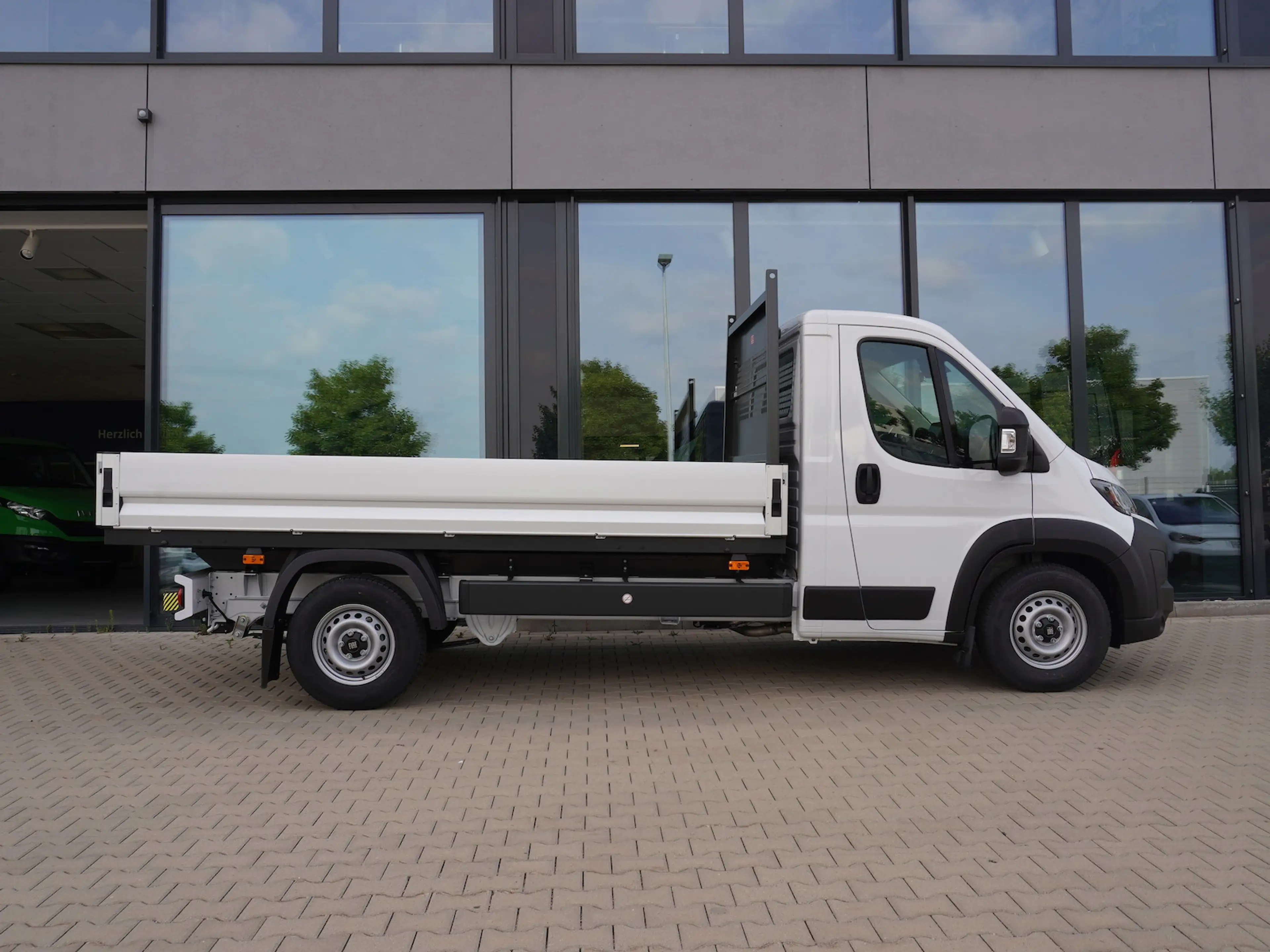 Fiat Ducato Maxi Pritsche L2S / 10-Zoll Navi + AHK — photo 3