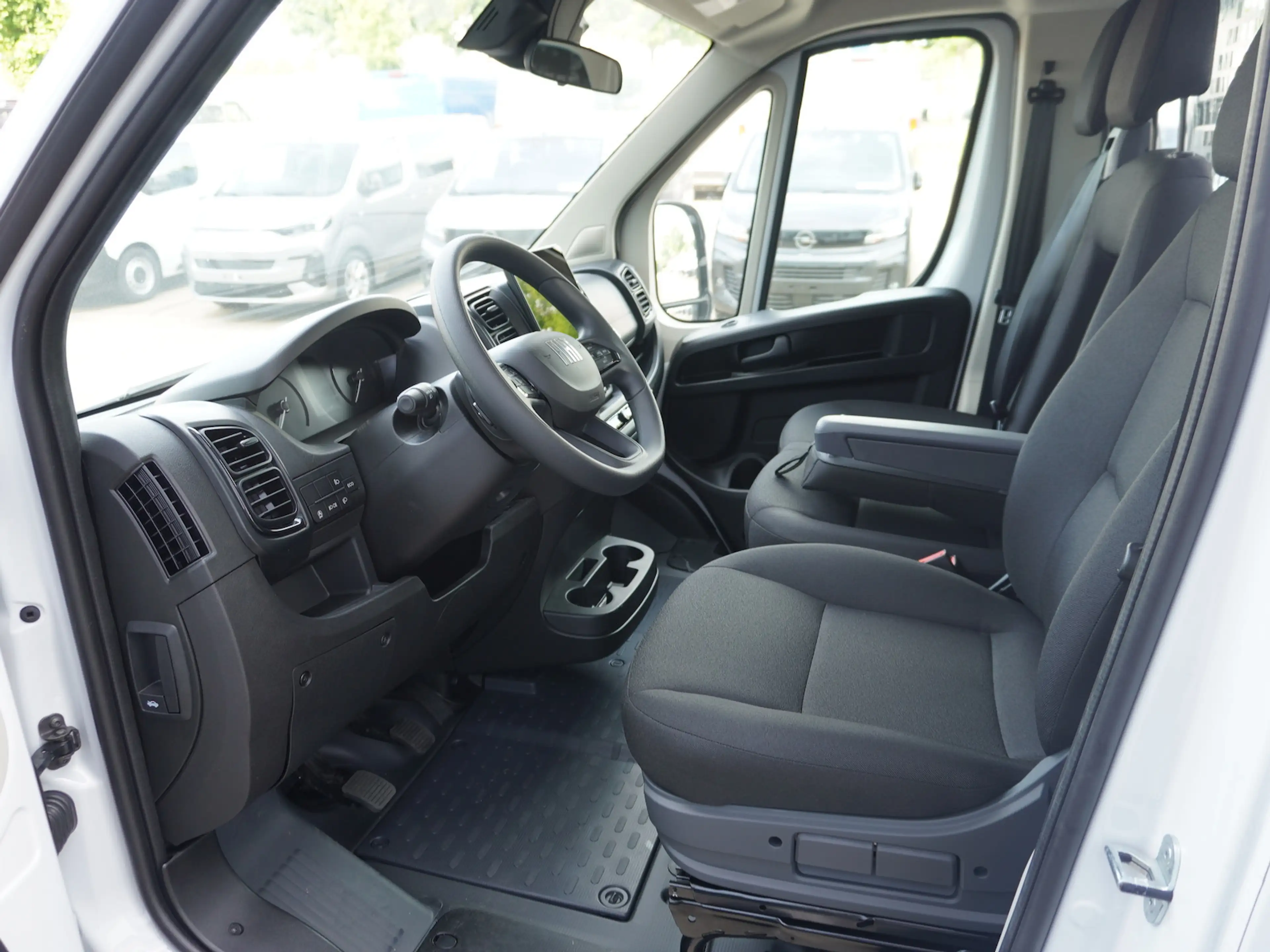 Fiat Ducato Maxi Pritsche L2S / 10-Zoll Navi + AHK — photo 9