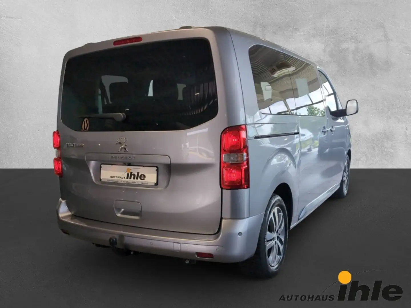Peugeot Traveller 2,0 BlueHDi 180 L2 Business VIP 7-Sitzer HUD Grigio - 2