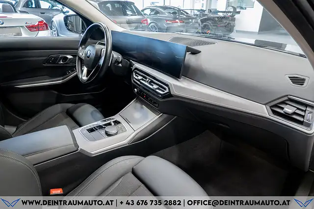 BMW 3 Series view 14