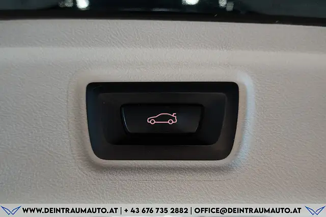 BMW 3 Series view 10