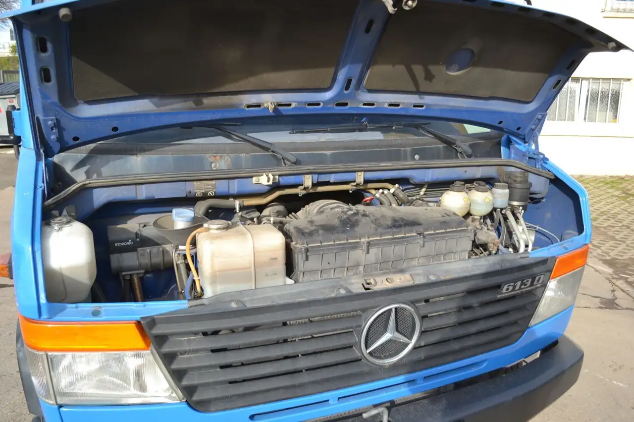 Mobiles Notstromaggregat auf dem Mercedes-Dreiachser
