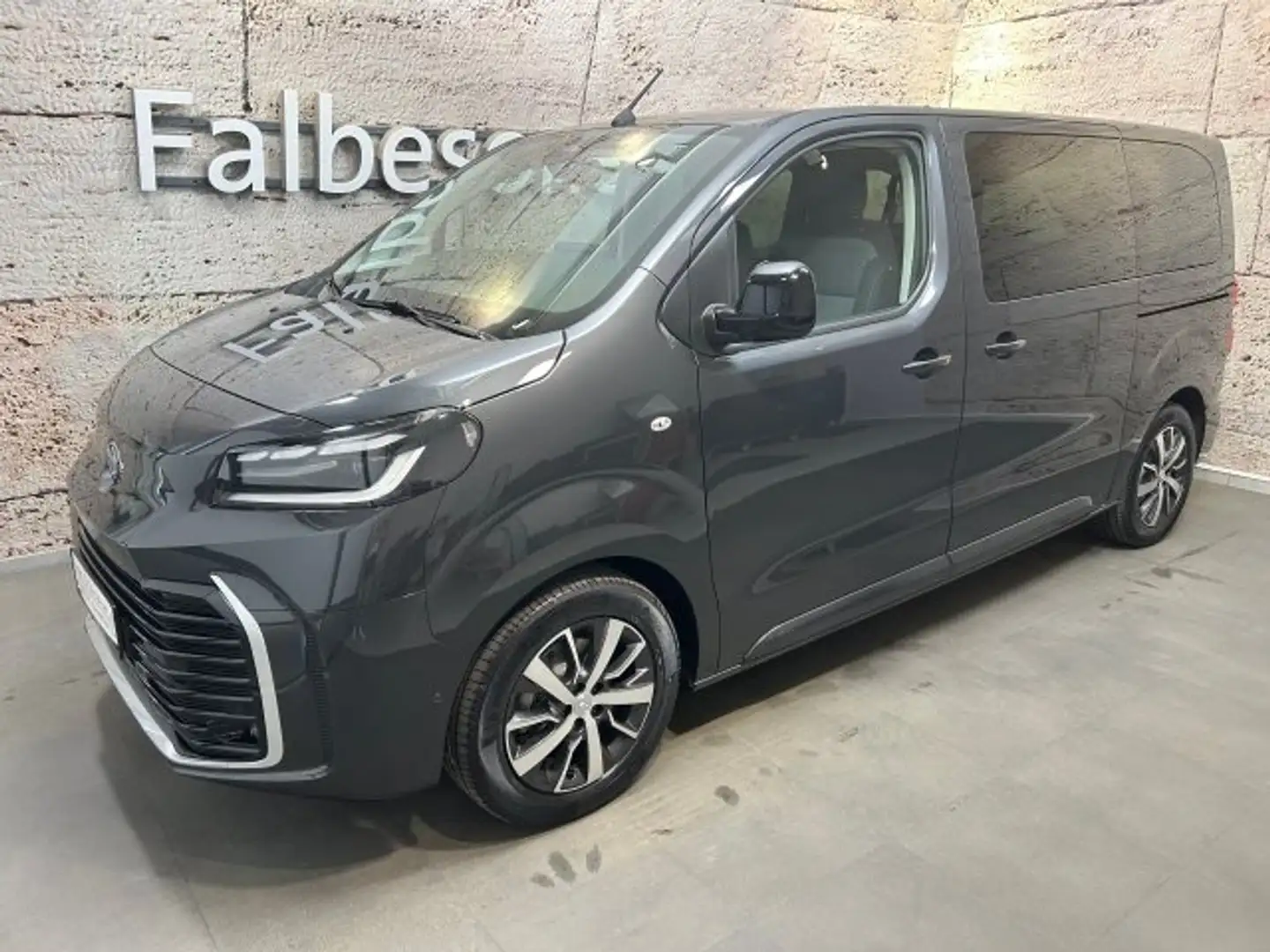 Toyota Proace Verso 2,0 l, 145 Family Medium Grigio - 1