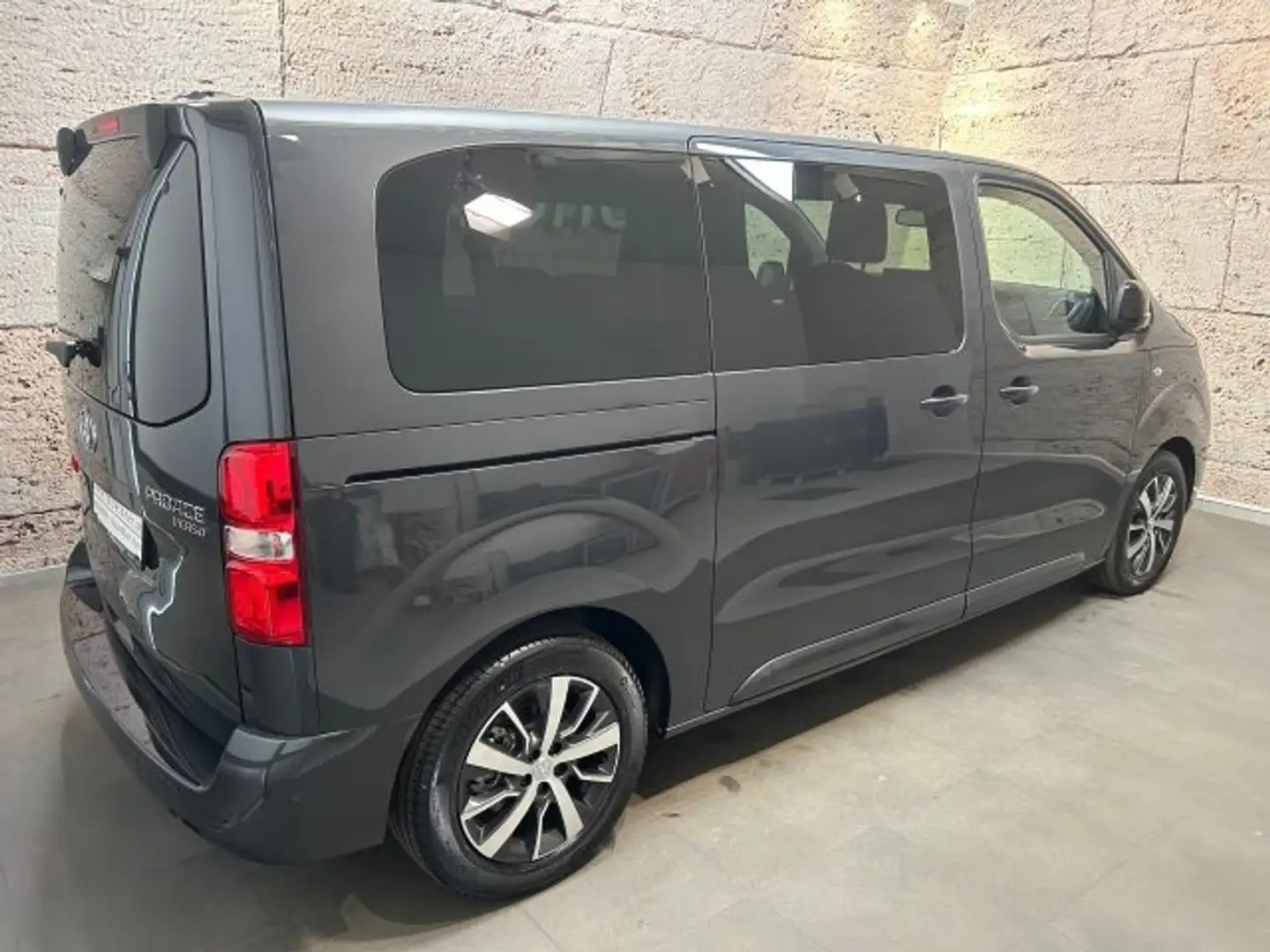 Toyota Proace Verso 2,0 l, 145 Family Medium Grigio - 2