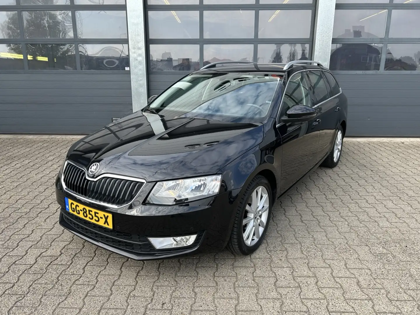 Skoda Octavia 1.4 TSI 140pk Ambition Business Line Zwart - 1