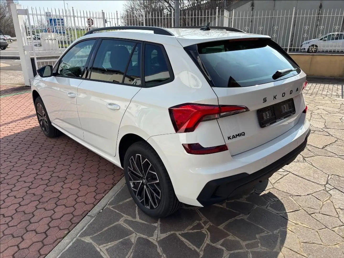 Skoda Kamiq 1.0 TSI Black Dots Bianco - 2