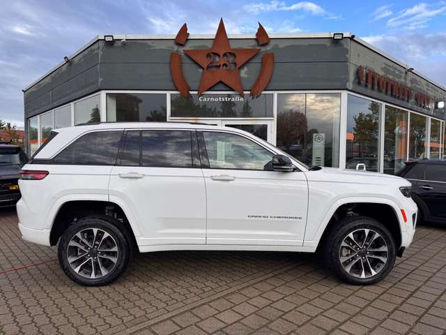 Imagine Jeep Grand Cherokee Overland Plug-In-Hybrid 4xe