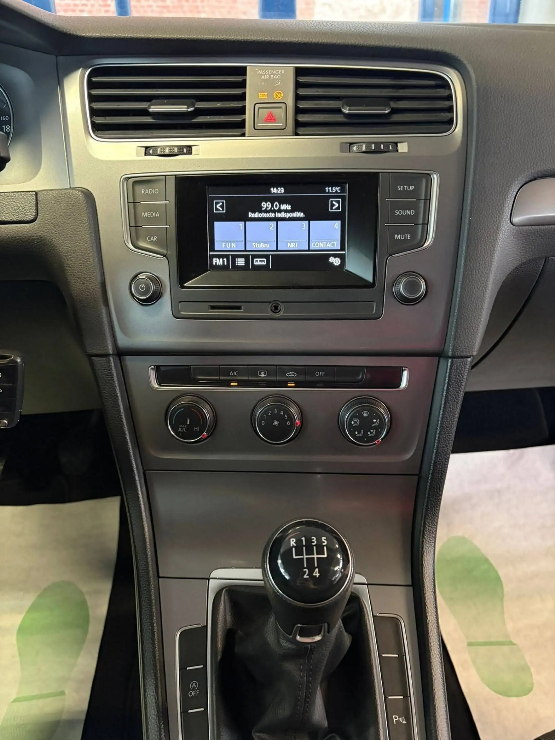 Volkswagen Golf GARANTIE 1 AN ET DISPONIBLE DIRECTEMENT — photo 12