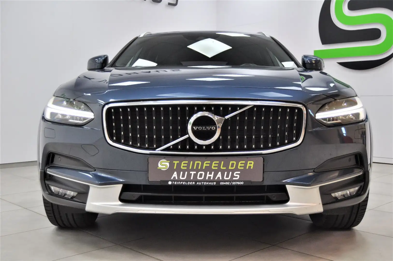 Volvo V90 Cross Country Pro AWD / DAB / AHK Blau - 2