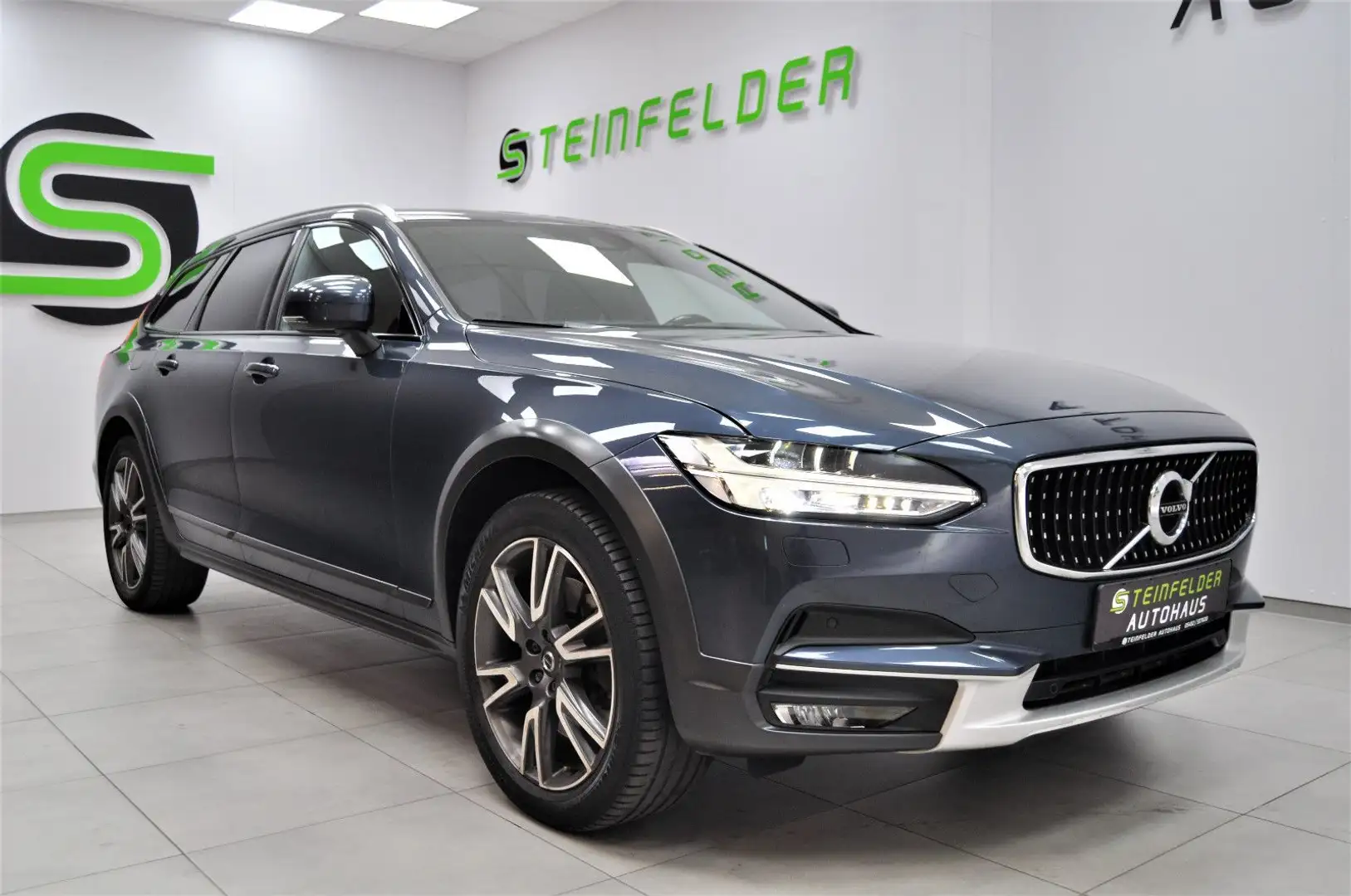 Volvo V90 Cross Country Pro AWD / DAB / AHK plava - 1