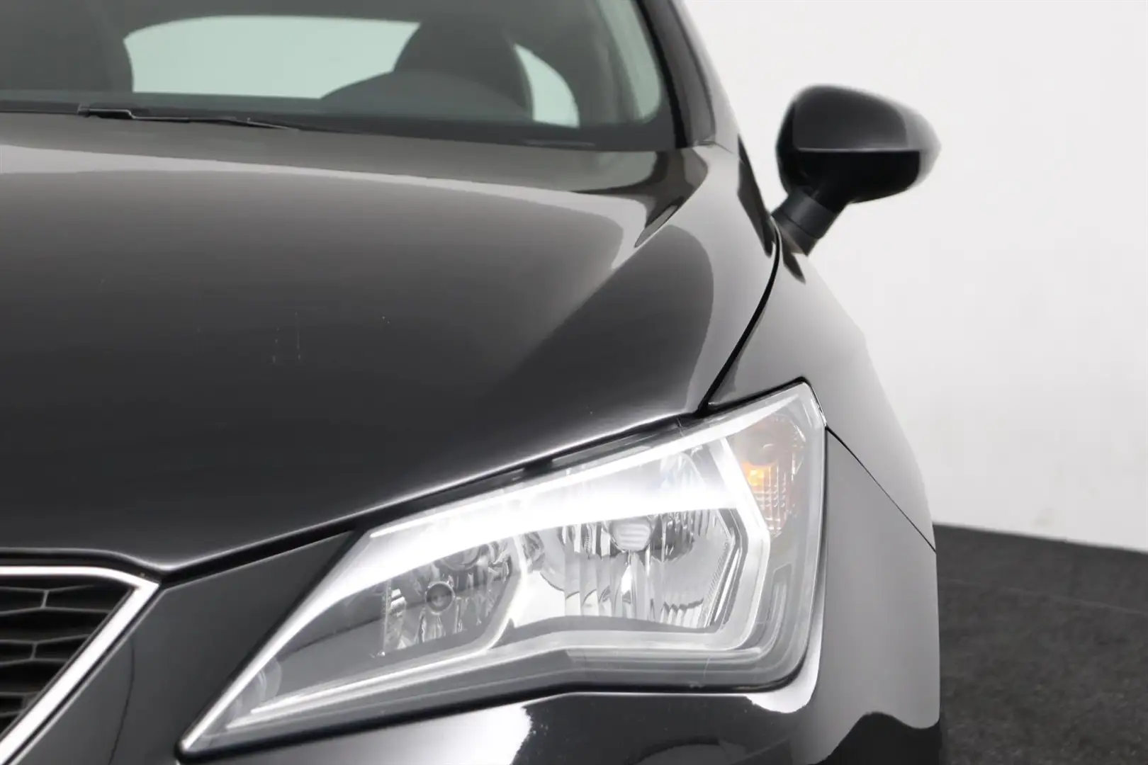 SEAT Ibiza 1.0 TSI STYLE CONNECT 5DRS AC/CRUISE/NAV/REGEN.SEN Schwarz - 2