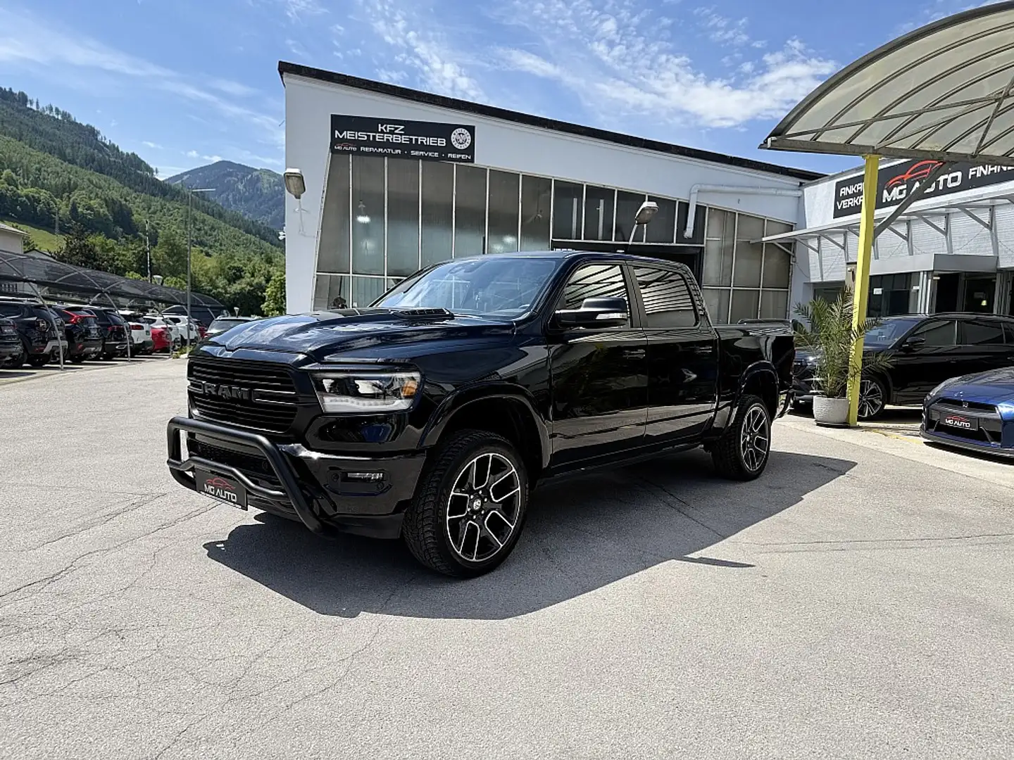 Dodge RAM 1500 Laramie Night Edition Crewcab 5.7 L V8 Hemi Schwarz - 1