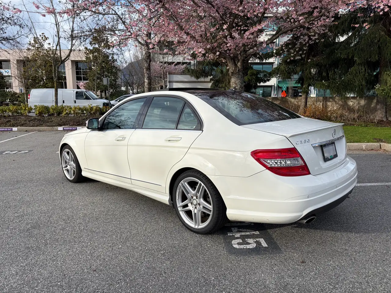 Mercedes-Benz C-Class снимка Mercedes-Benz C-Class