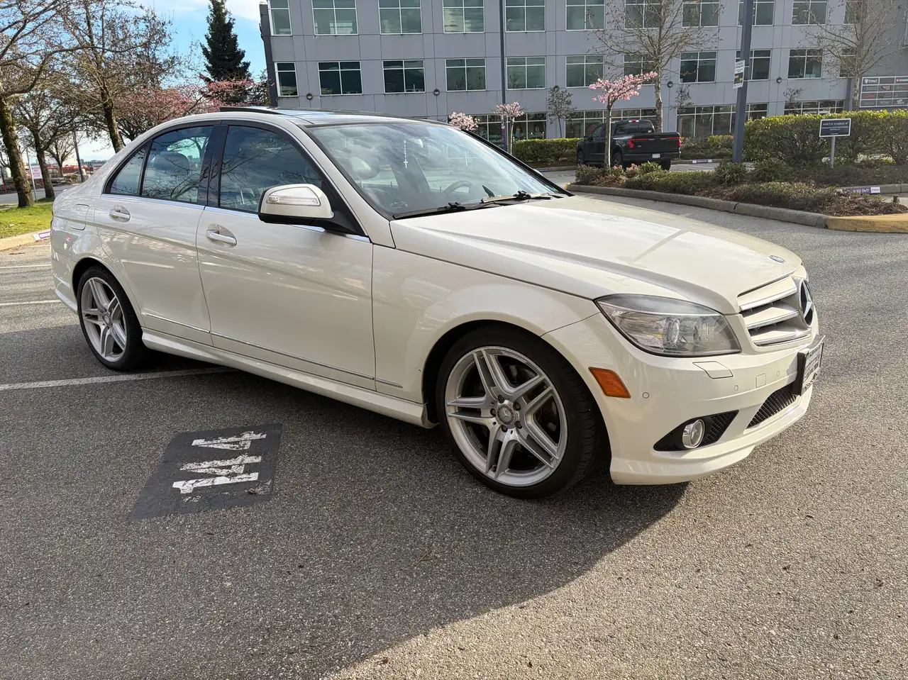 Mercedes-Benz C-Class снимка Mercedes-Benz C-Class