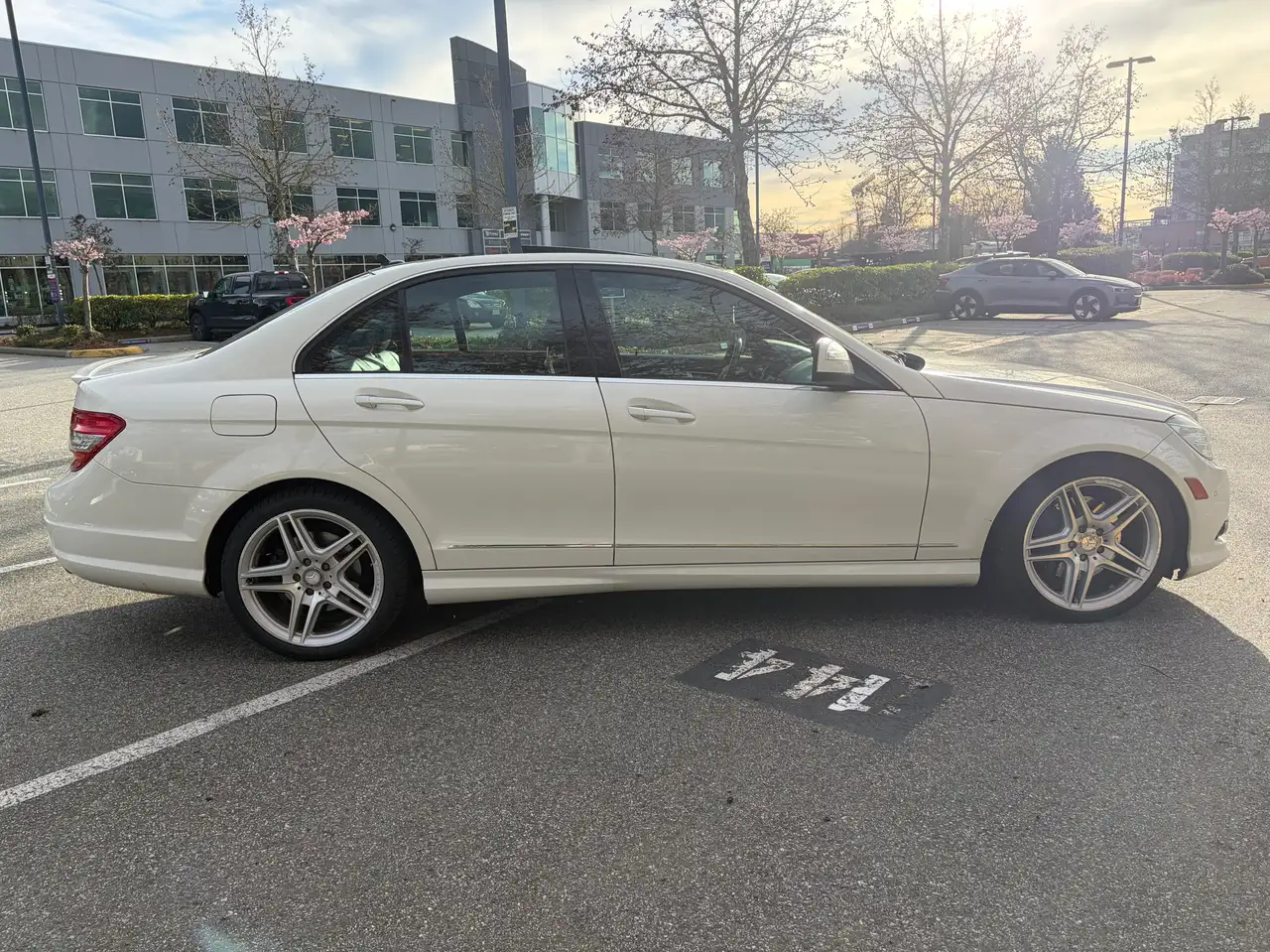 Mercedes-Benz C-Class снимка Mercedes-Benz C-Class