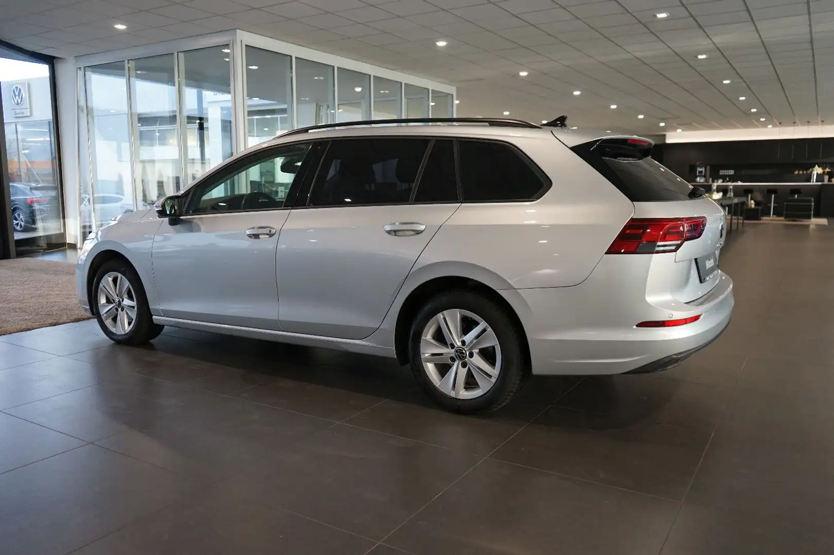 Volkswagen Golf Variant 1.0 eTSI Life DSG | LED | Navi Plateado - 2