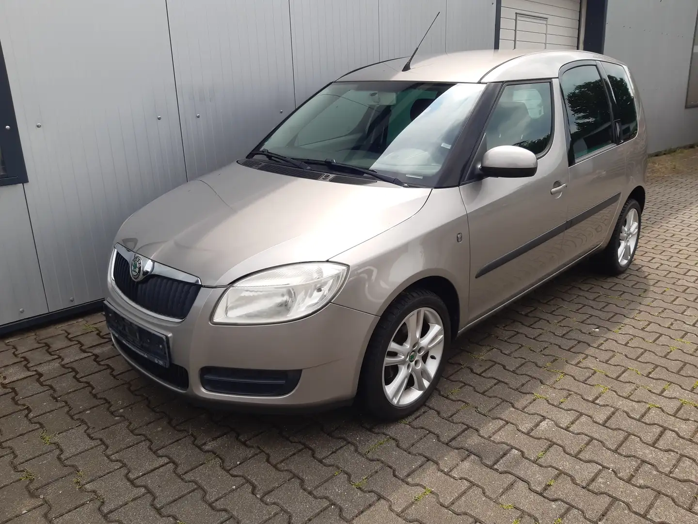 Skoda Roomster 1,2 *Bluetooth*PDC*ALU*TÜV*NAV Grau - 2