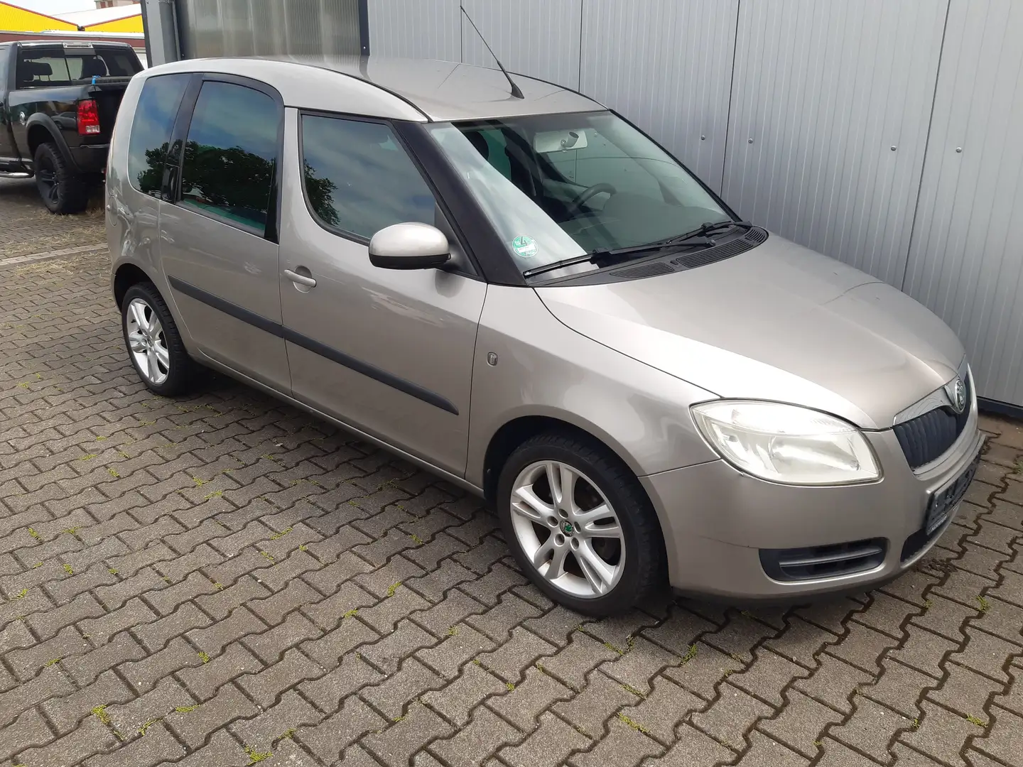 Skoda Roomster 1,2 *Bluetooth*PDC*ALU*TÜV*NAV Grau - 1