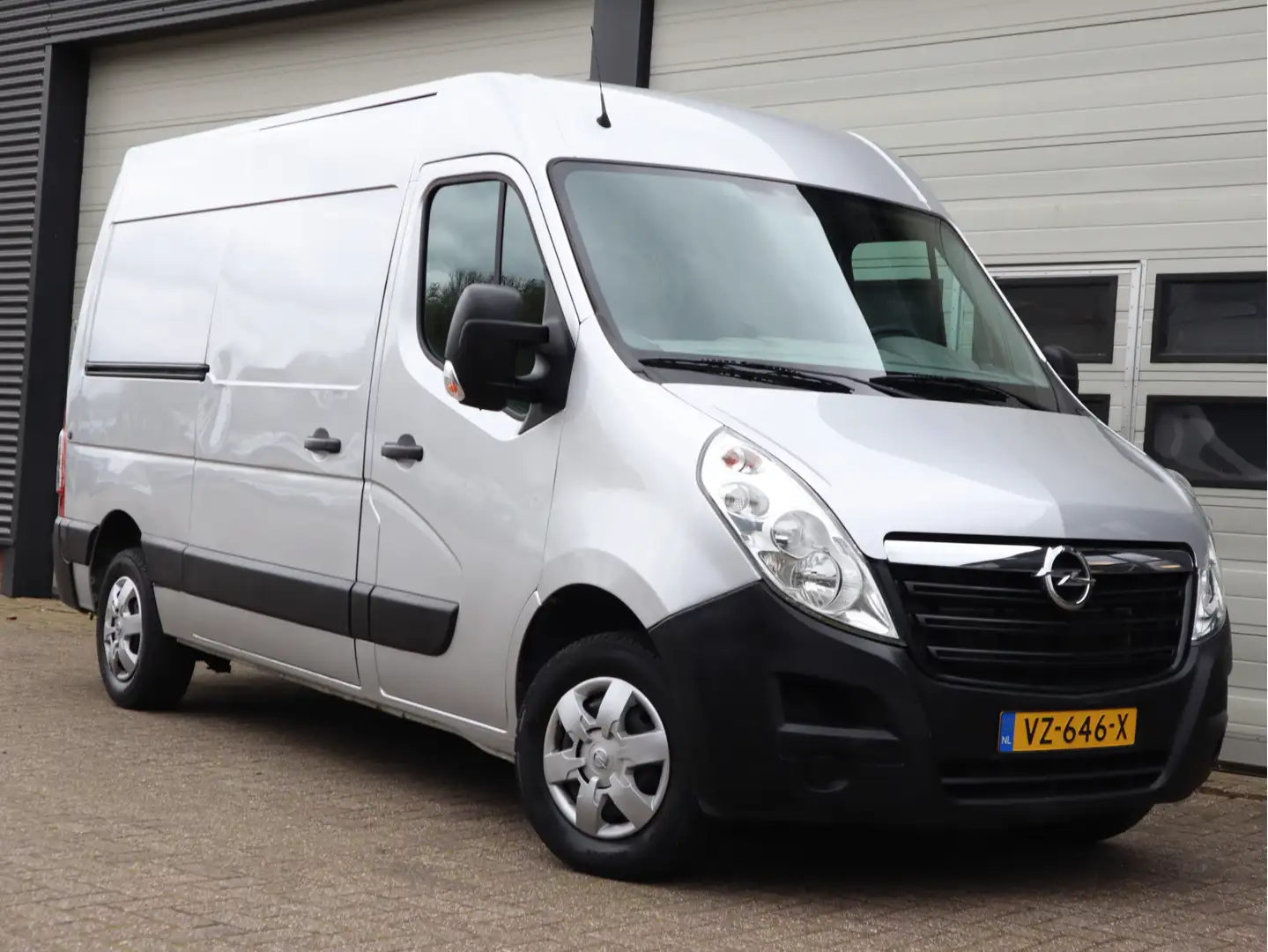 Opel Movano 2.3 CDTI 126pk L2H2 - Airco - Trekhaak - 3 Zits Plateado - 2