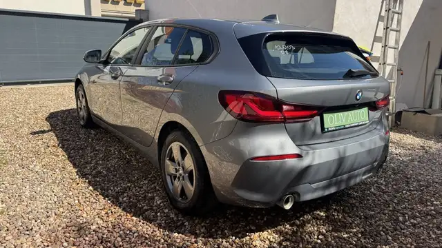 BMW 1 Series view 4