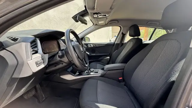 BMW 1 Series view 8