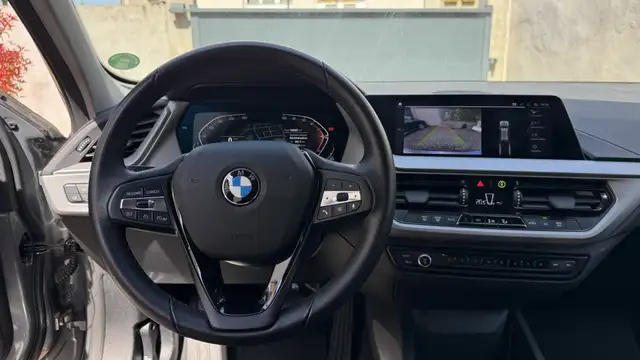 BMW 1 Series view 14