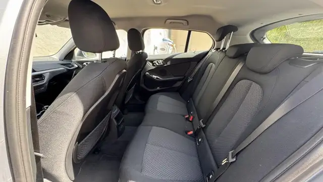BMW 1 Series view 9