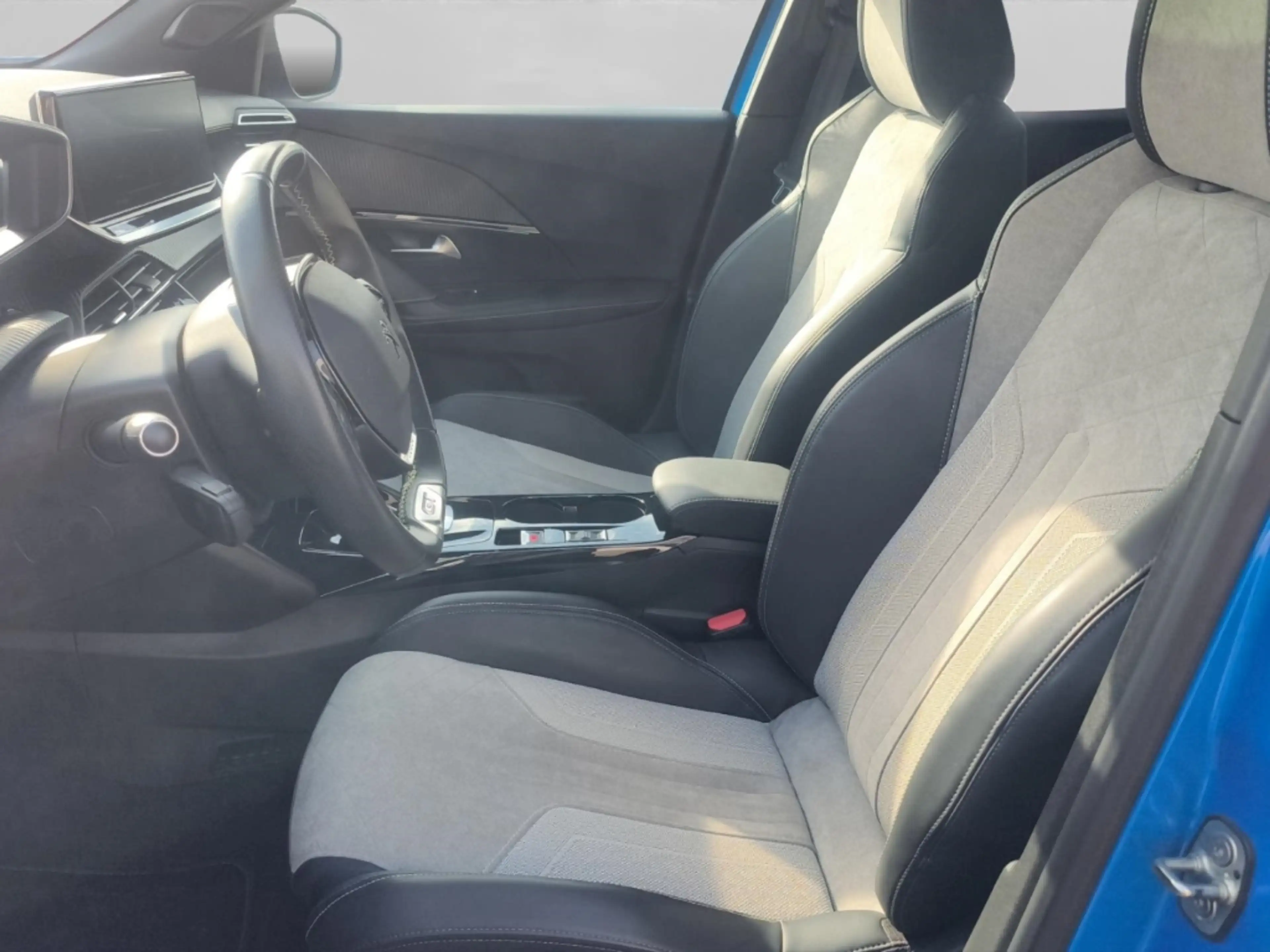 Peugeot 2008 e- GT El. Panodach Navi Digitales Cockpit LED ACC — photo 10