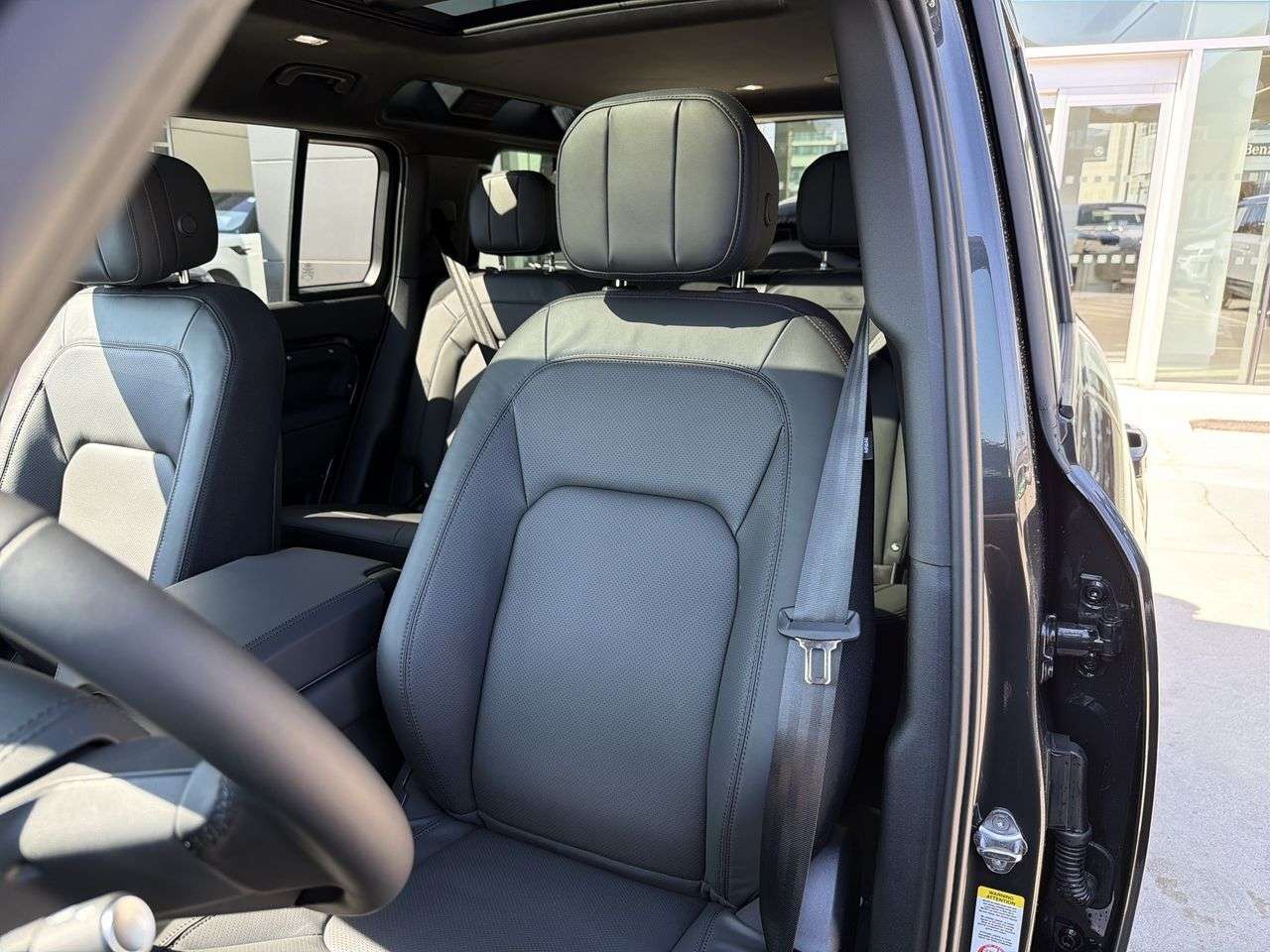 2026 Land Rover Defender 110 P400 X thumb 8