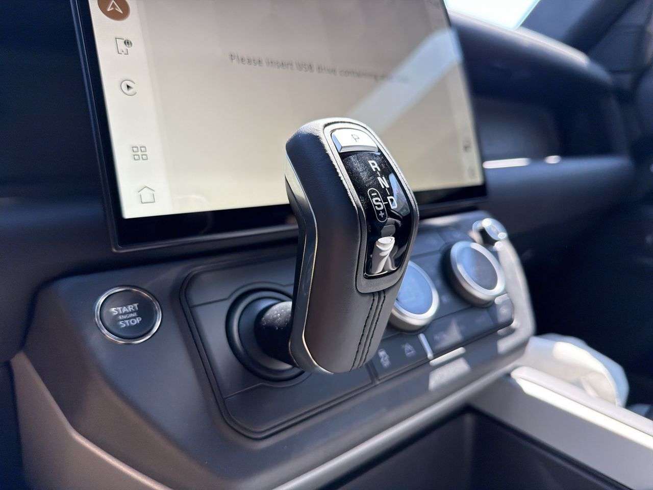 2026 Land Rover Defender 110 P400 X thumb 17