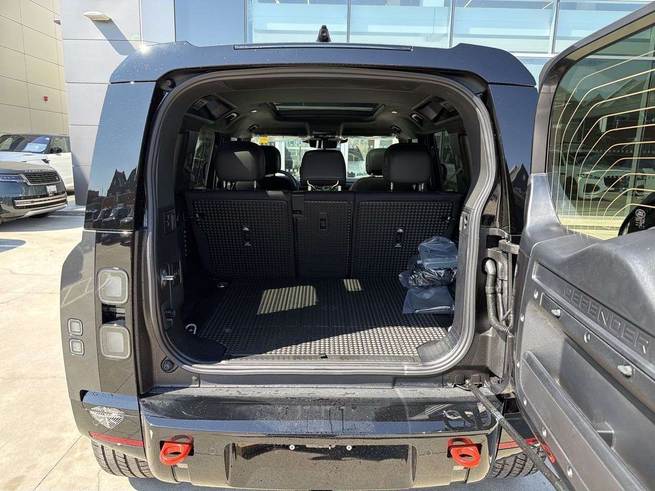 2026 Land Rover Defender 110 P400 X thumb 21