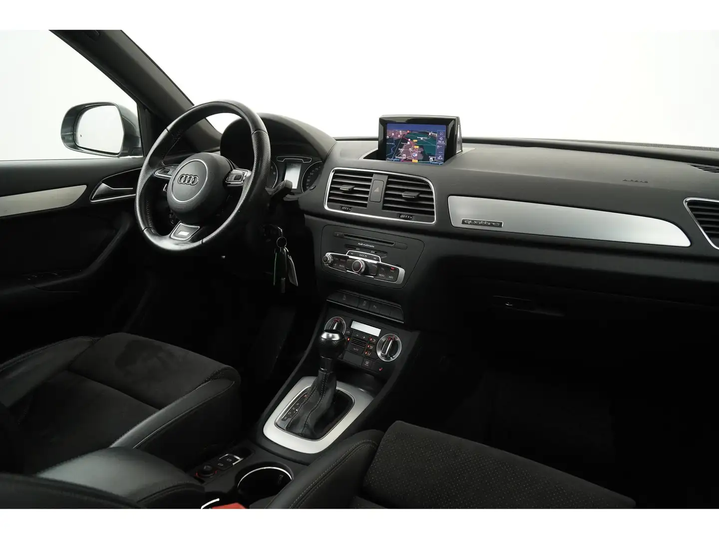 Audi Q3 2.0 TFSI Quattro Pro Line | Trekhaak | Navigatie | Grijs - 2