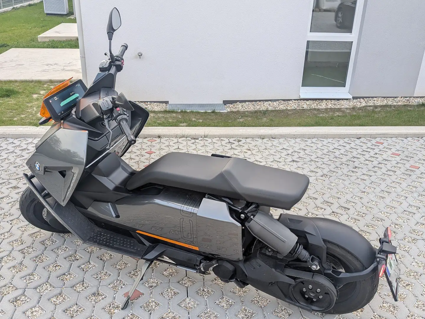 BMW CE 04 Grau - 1