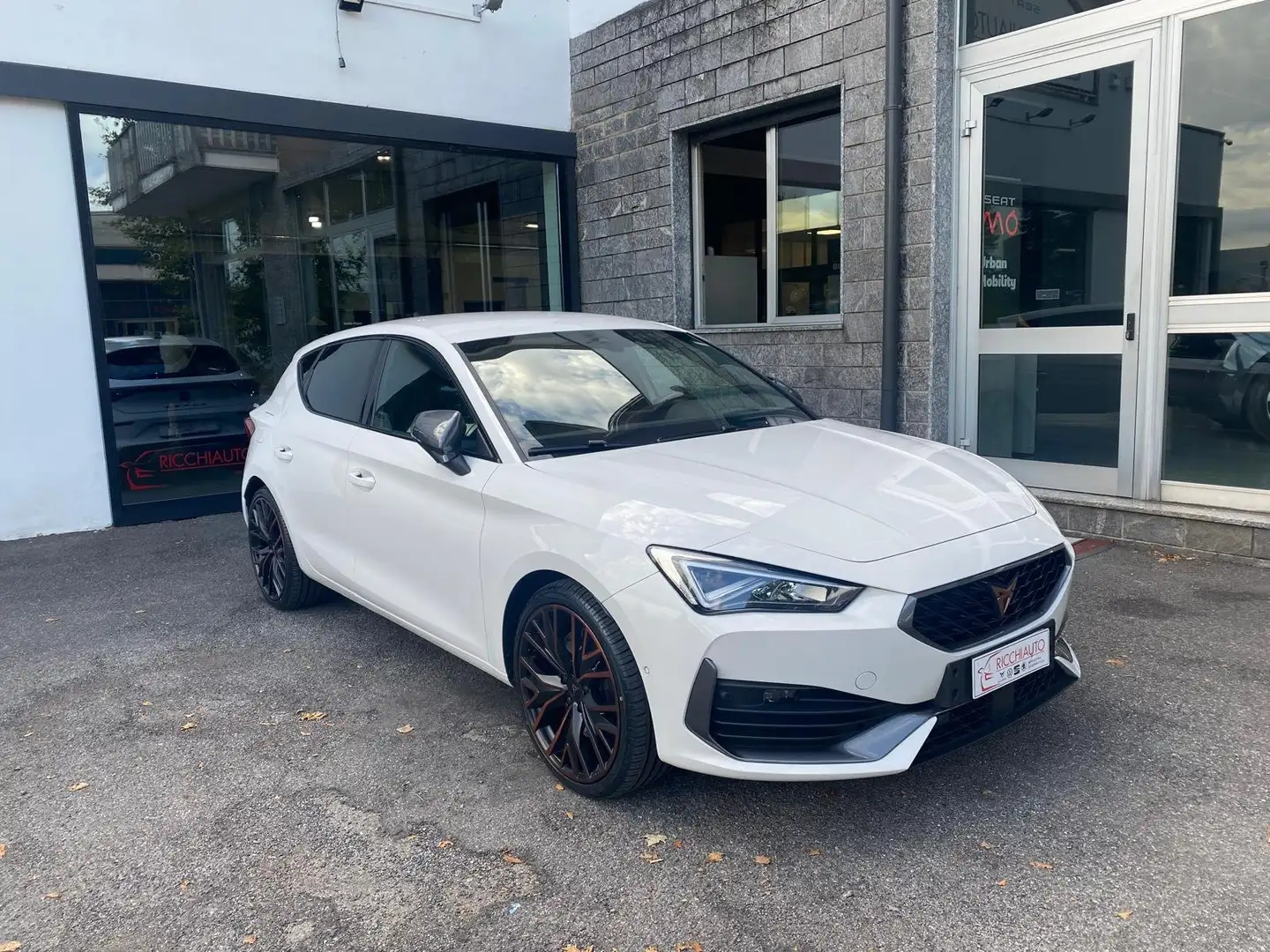 CUPRA Leon Leon 1.4 e-hybrid VZ 245cv dsg Bianco - 1