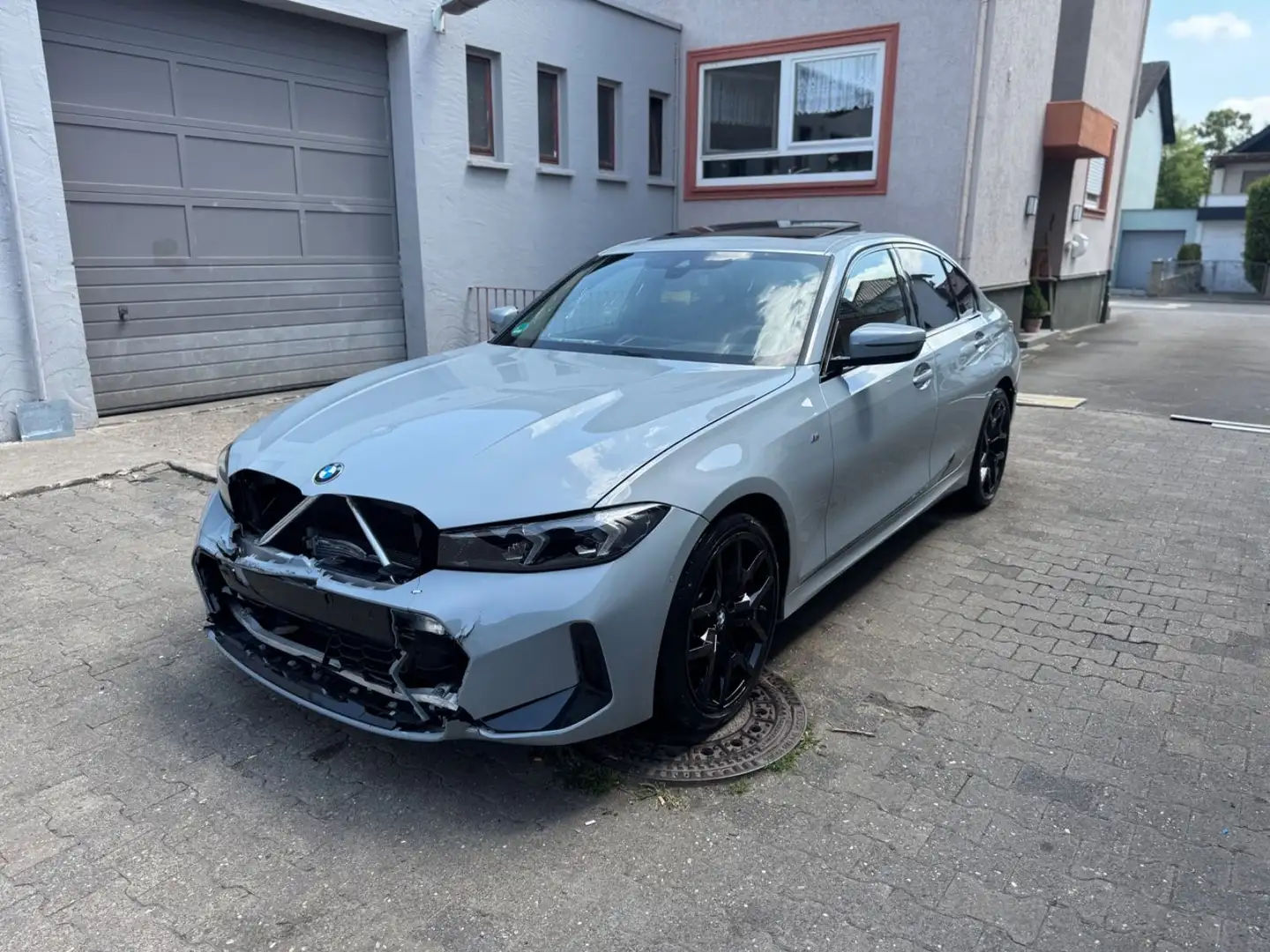 BMW 318 i M Sport Pro*Glsdach*360*Kamera*LED*VOLL Grijs - 1