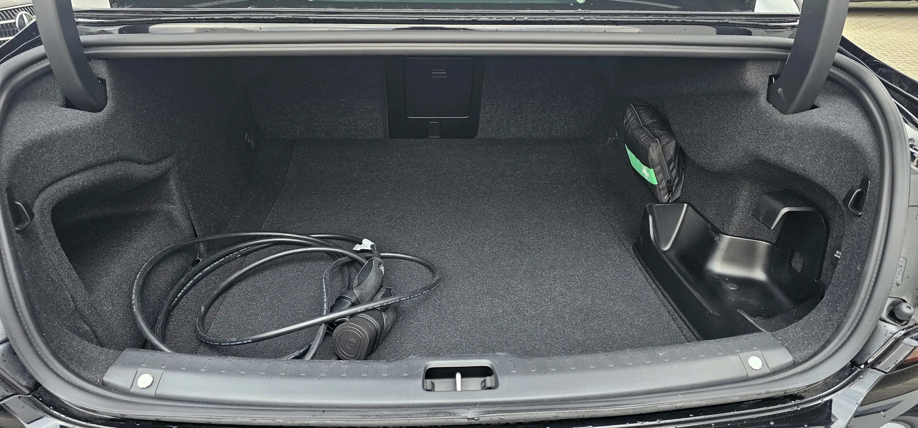 Volvo S90 Plus Bright Recharge Plug-In Hybrid AWD — photo 13