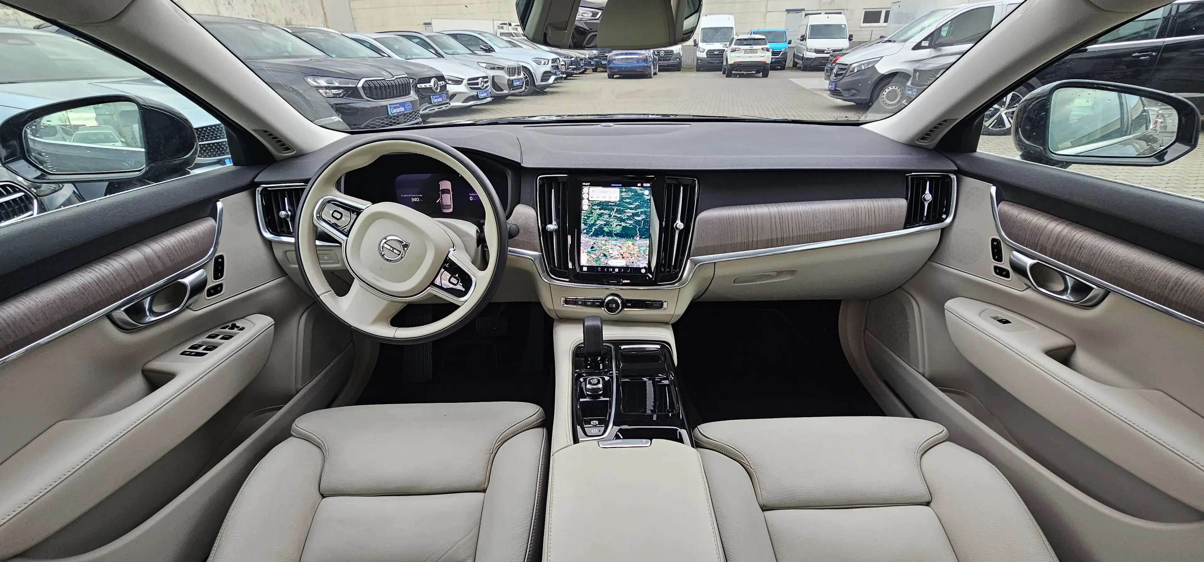 Volvo S90 Plus Bright Recharge Plug-In Hybrid AWD — photo 8