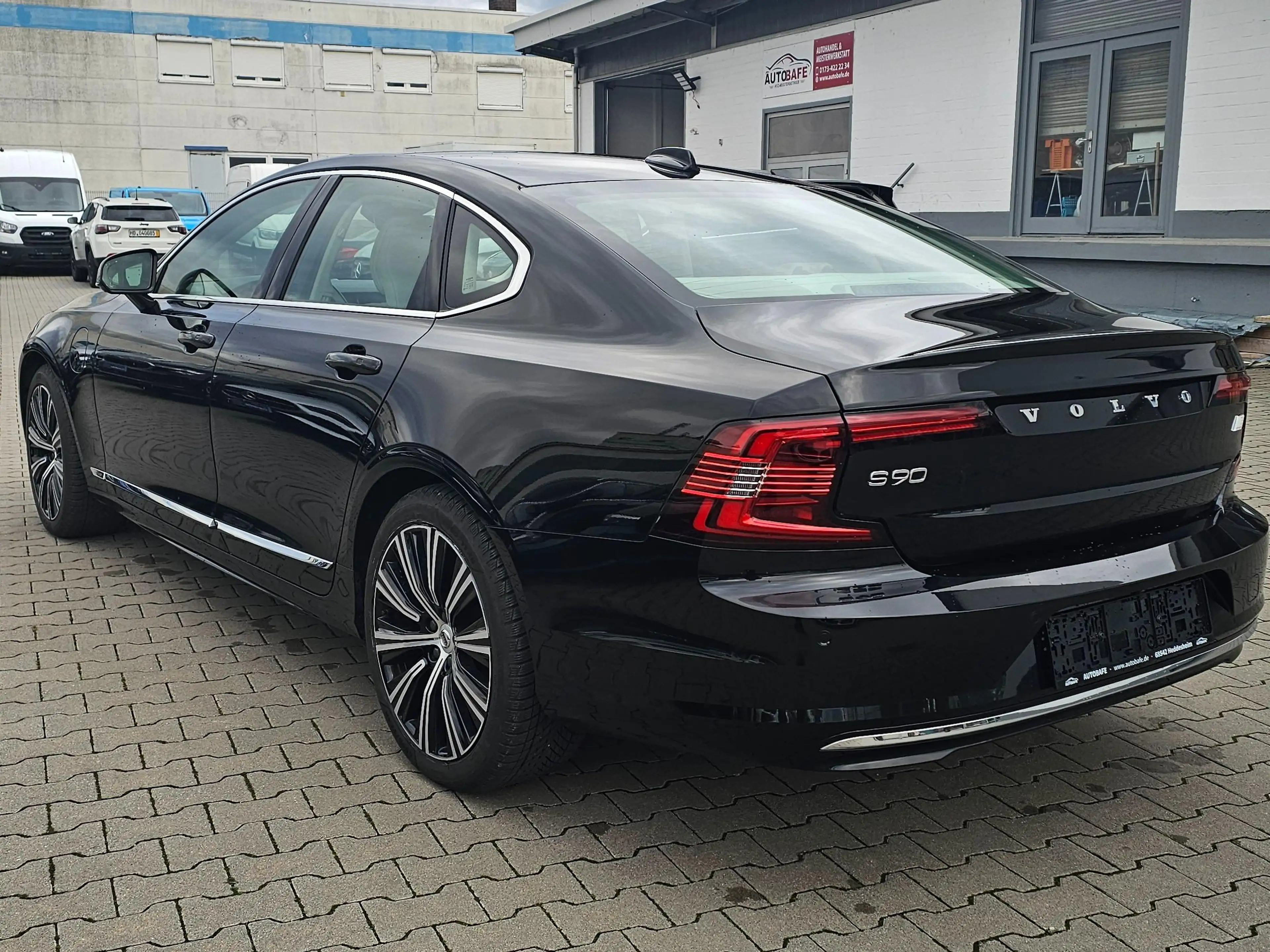 Volvo S90 Plus Bright Recharge Plug-In Hybrid AWD — photo 6