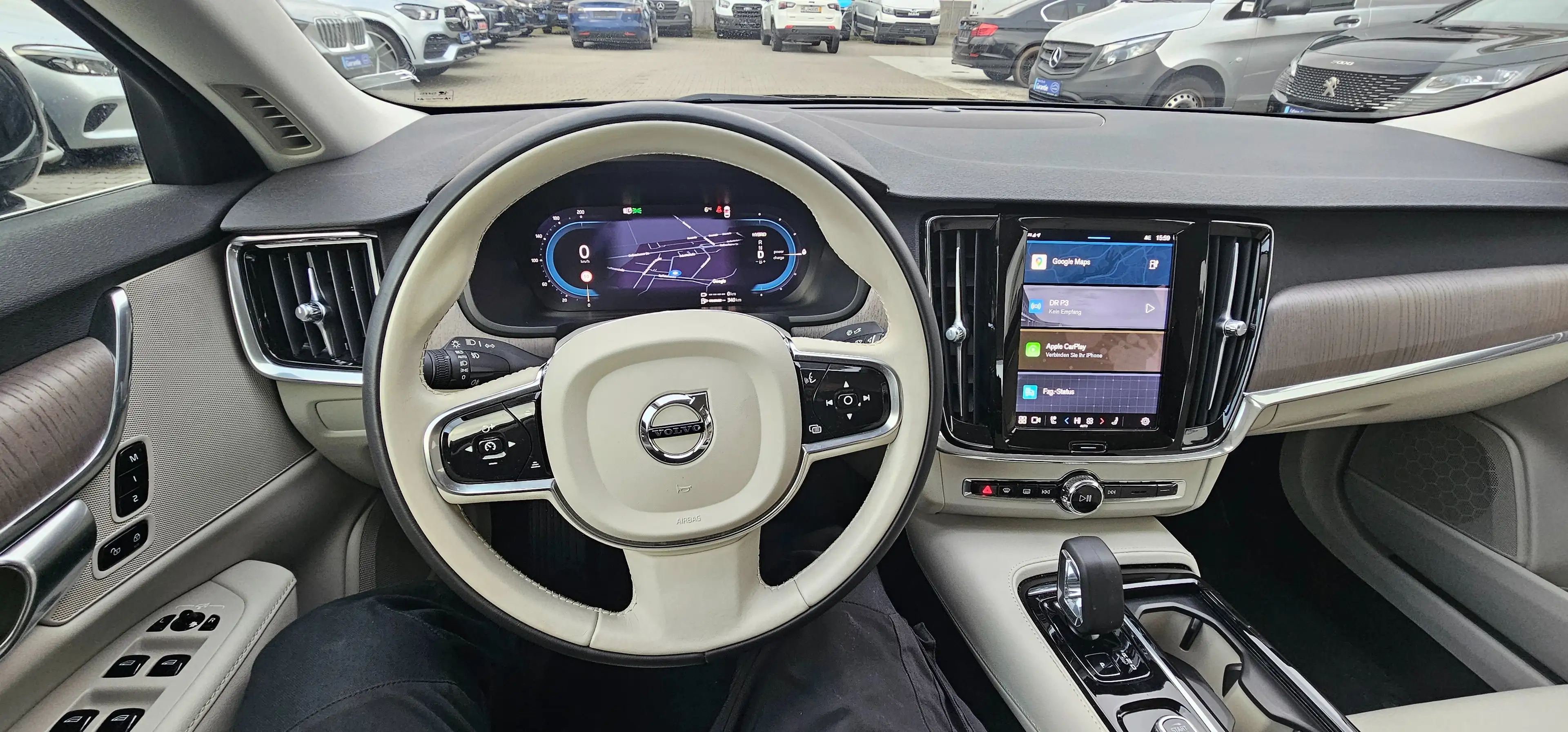 Volvo S90 Plus Bright Recharge Plug-In Hybrid AWD — photo 10